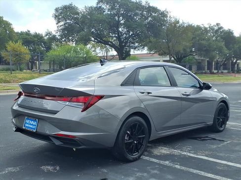 Used 2023 Hyundai Elantra SEL w/ Cargo Package FWD image 6