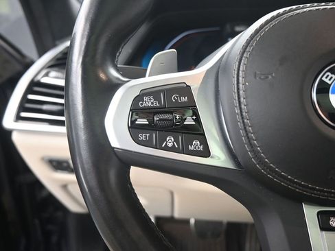 Used 2022 BMW X7 M50i image 13