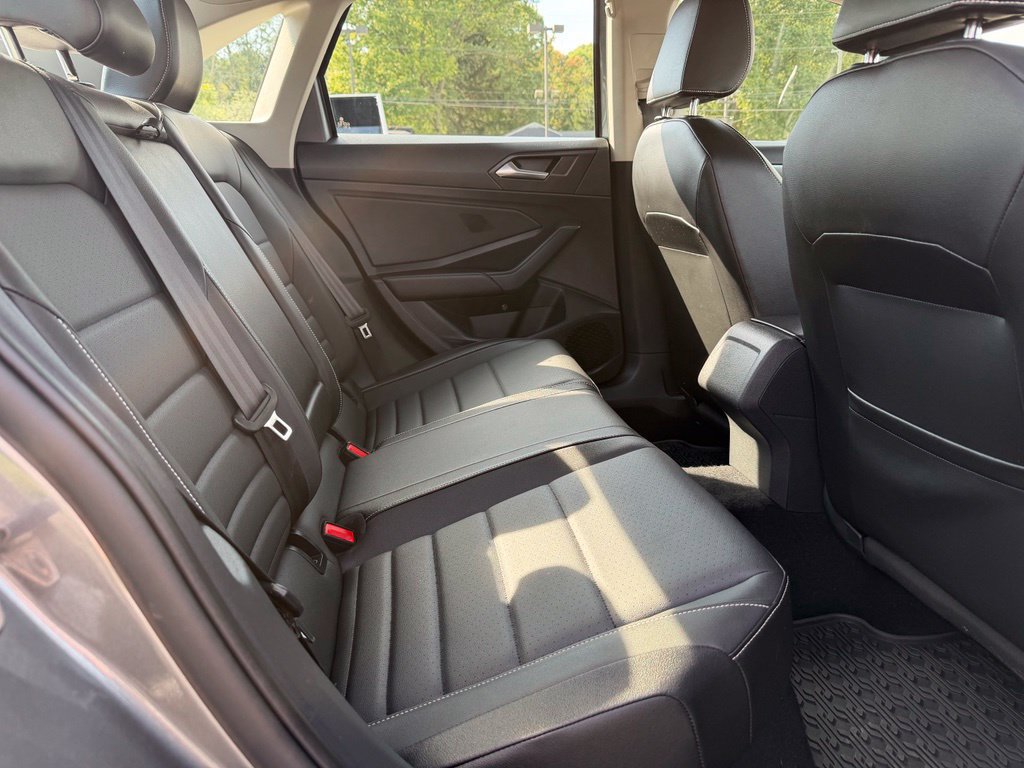 Used 2022 Volkswagen Jetta SE FWD image 19