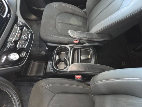 Used 2018 Chrysler Pacifica Touring Plus w/ S Appearance Package FWD image 17