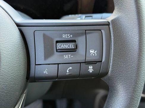 Used 2025 Nissan Kicks SV AWD/4WD image 16