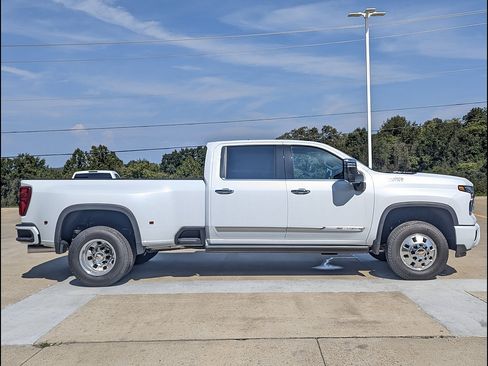 New 2026 Chevrolet Silverado 3500 High Country w/ High Country Premium Package AWD/4WD image 6