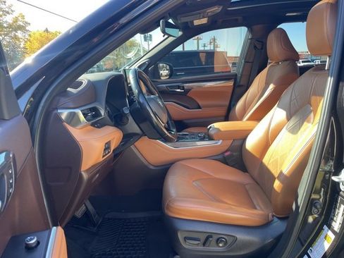 Used 2021 Toyota Highlander Platinum image 8