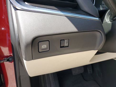 Used 2023 Buick Enclave Essence image 15