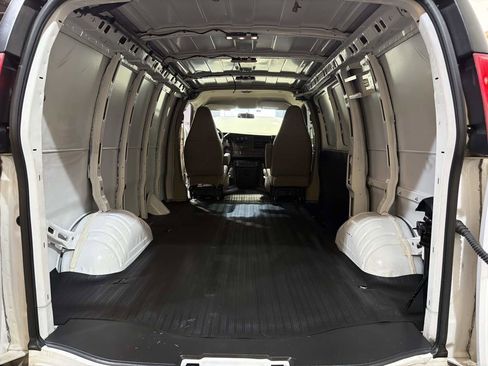 Used 2017 Chevrolet Express 2500 image 15