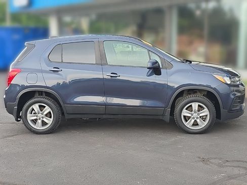 Used 2019 Chevrolet Trax LS w/ Tint and Cruise Package AWD/4WD image 8