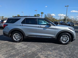 Used 2025 Ford Explorer Active video 3