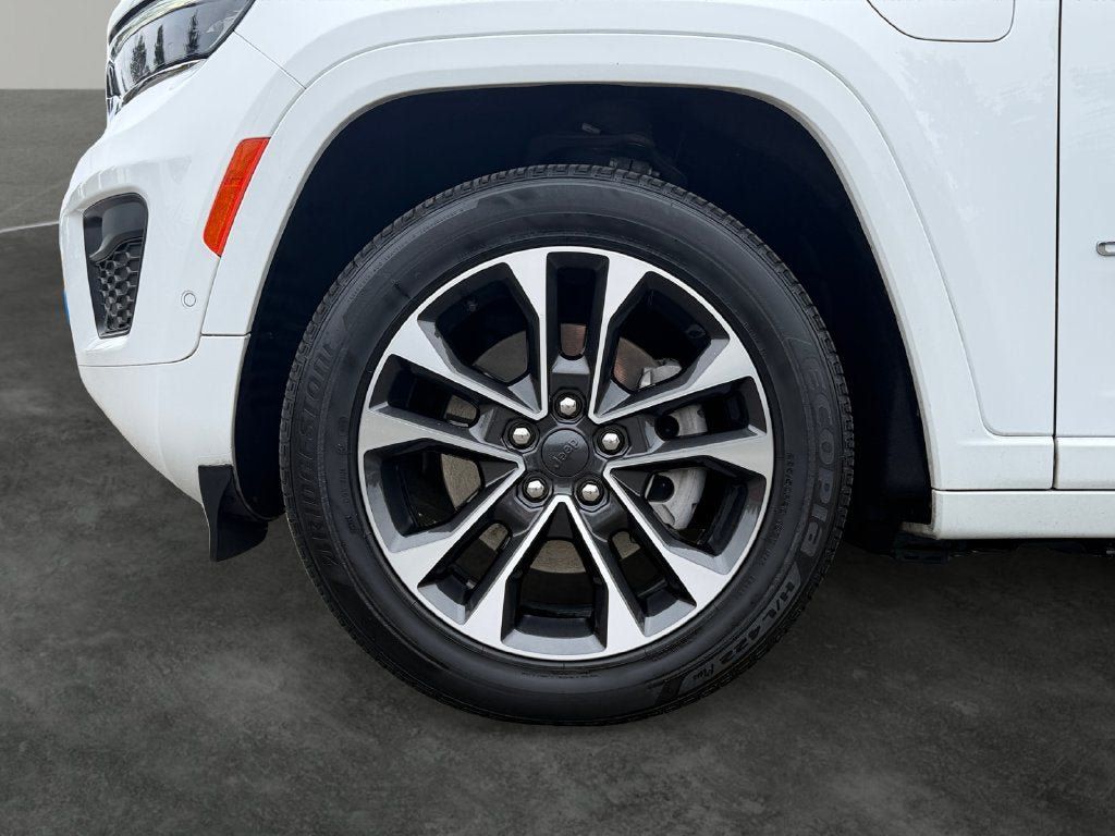 Used 2023 Jeep Grand Cherokee Overland AWD/4WD image 5