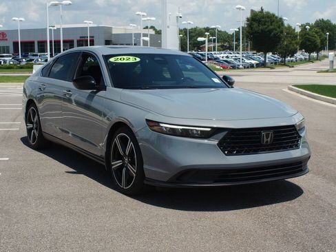 Used 2023 Honda Accord Sport image 2