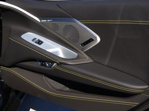 Used 2021 Chevrolet Corvette Stingray Premium Conv w/ Z51 Performance Package image 17