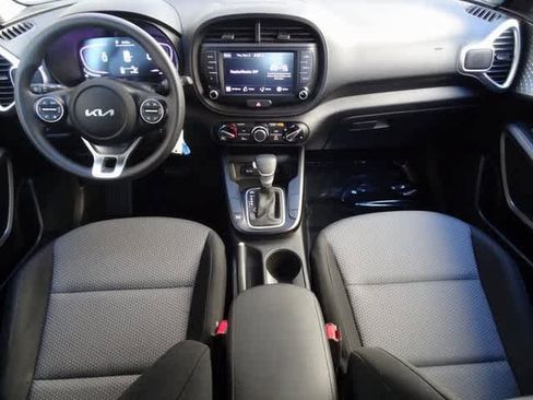 Used 2023 Kia Soul LX w/ LX Technology Package image 10