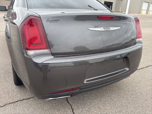 Used 2018 Chrysler 300 S RWD image 12