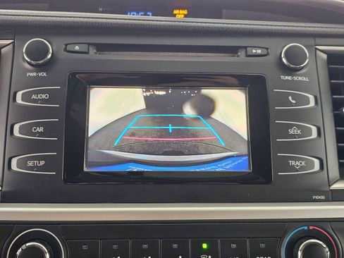 Used 2015 Toyota Highlander LE image 28