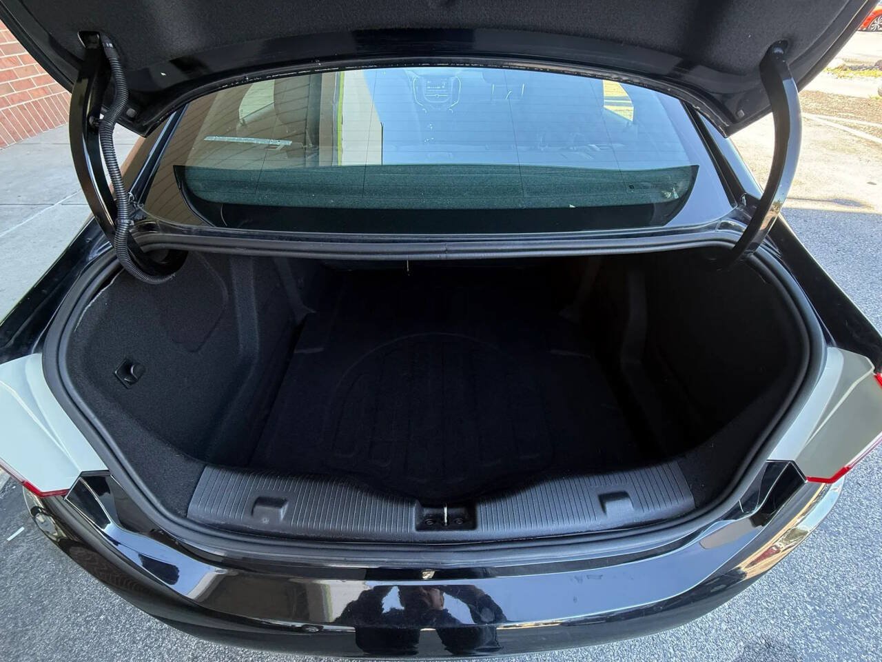 Used 2017 Chevrolet Cruze LT w/ Convenience Package FWD image 22