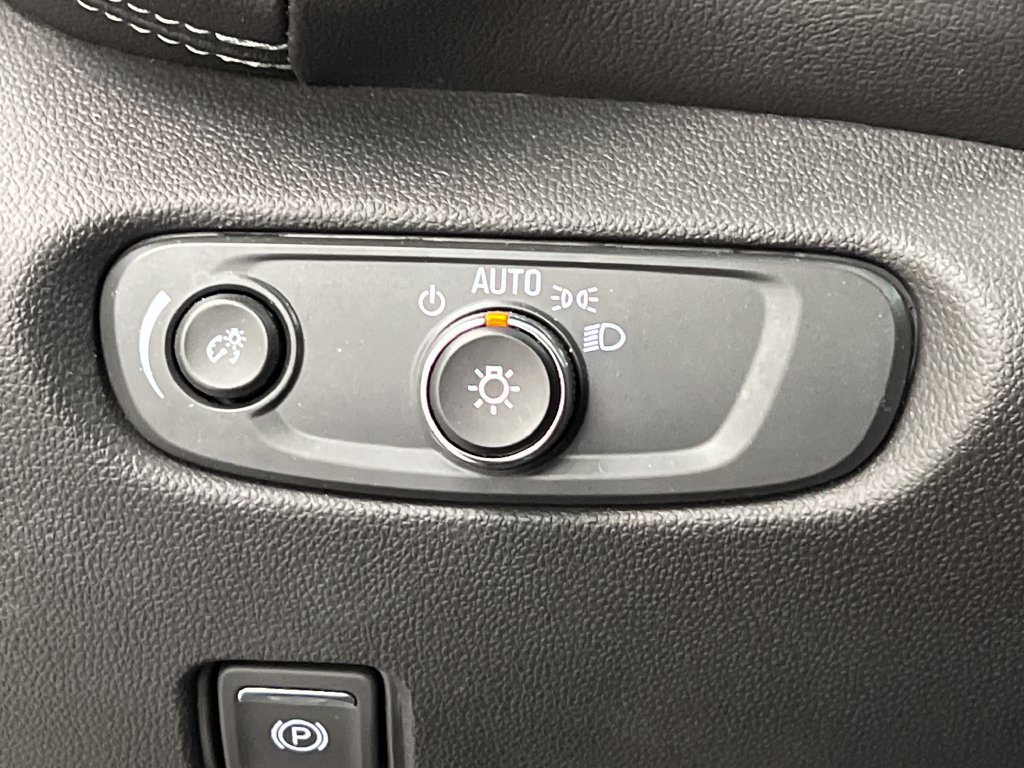 Used 2025 Chevrolet Blazer LT FWD image 46