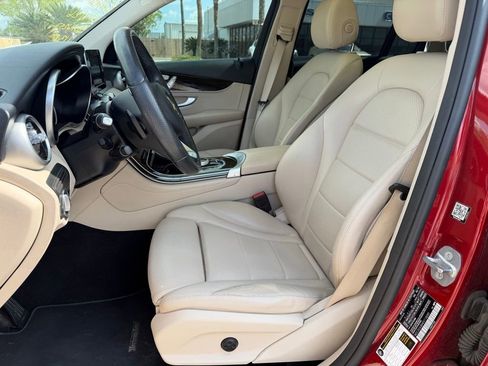Used 2019 Mercedes-Benz GLC 300 image 6
