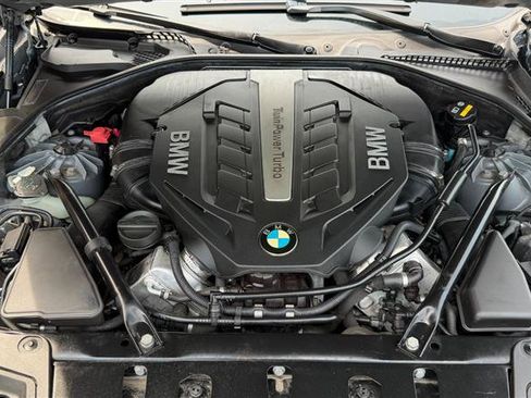Used 2015 BMW 550i xDrive w/ M-Sport Package AWD/4WD image 9