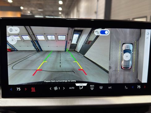 Used 2025 Ford Explorer ST image 31