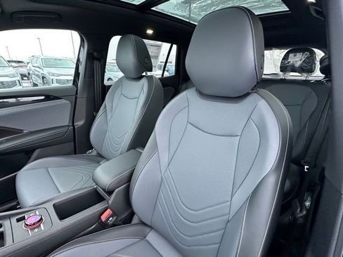 New 2026 Volkswagen Tiguan SE R-Line image 26