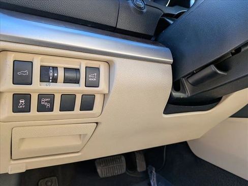 Used 2017 Subaru Outback 2.5i Limited image 17