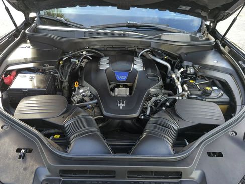 Used 2020 Maserati Levante S AWD/4WD image 11