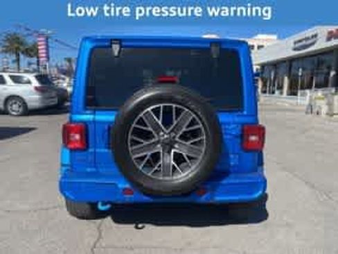 Used 2023 Jeep Wrangler Unlimited Sahara AWD/4WD image 13