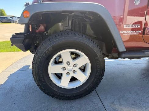 Used 2010 Jeep Wrangler Unlimited Sport image 4