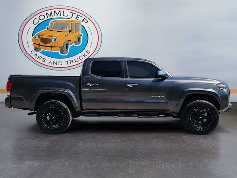 Used 2017 Toyota Tacoma Limited image 7