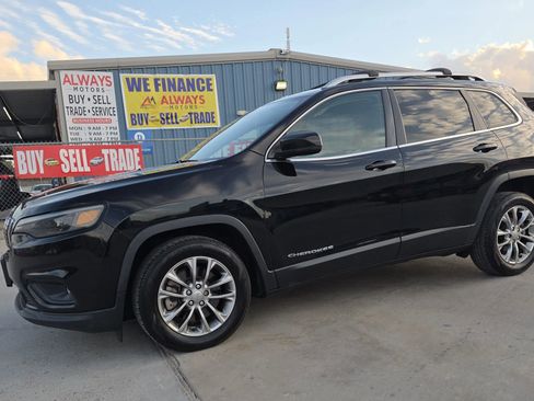 Used 2019 Jeep Cherokee Latitude Plus image 1