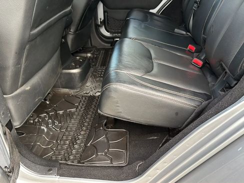 Used 2016 Jeep Wrangler Unlimited Rubicon image 35