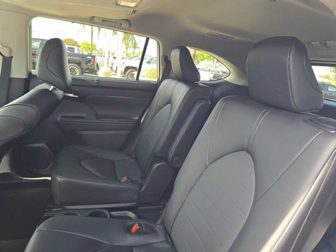 Certified 2026 Toyota Highlander XLE AWD/4WD image 19