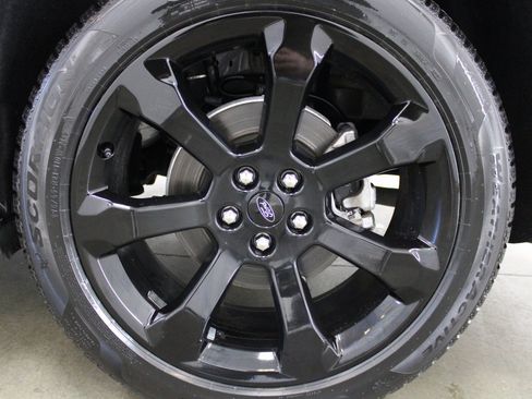 Used 2023 Ford Explorer ST-Line w/ Class IV Trailer Tow Package image 9