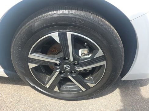 Used 2025 Nissan Sentra SV image 4