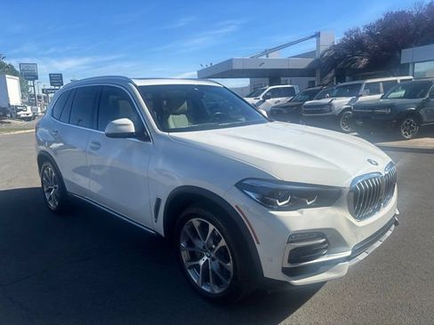 Used 2021 BMW X5 xDrive40i w/ Premium Package 2 AWD/4WD image 3