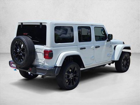 Used 2024 Jeep Wrangler Unlimited Sahara AWD/4WD image 5