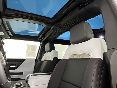 Used 2024 GMC Hummer EV 3X w/ LPO, Illumination Package image 19