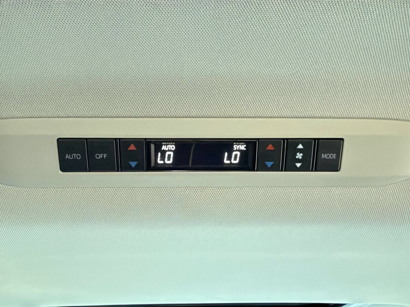 Used 2025 Toyota Sienna XLE FWD image 24