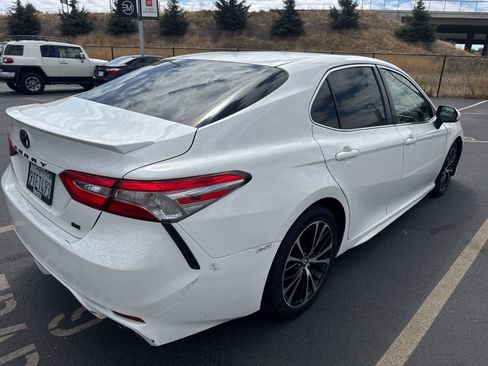 Used 2018 Toyota Camry SE w/ Moonroof Package FWD image 7