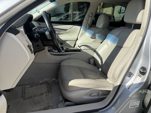 Used 2015 INFINITI Q70 3.7 w/ Deluxe Touring Package image 9