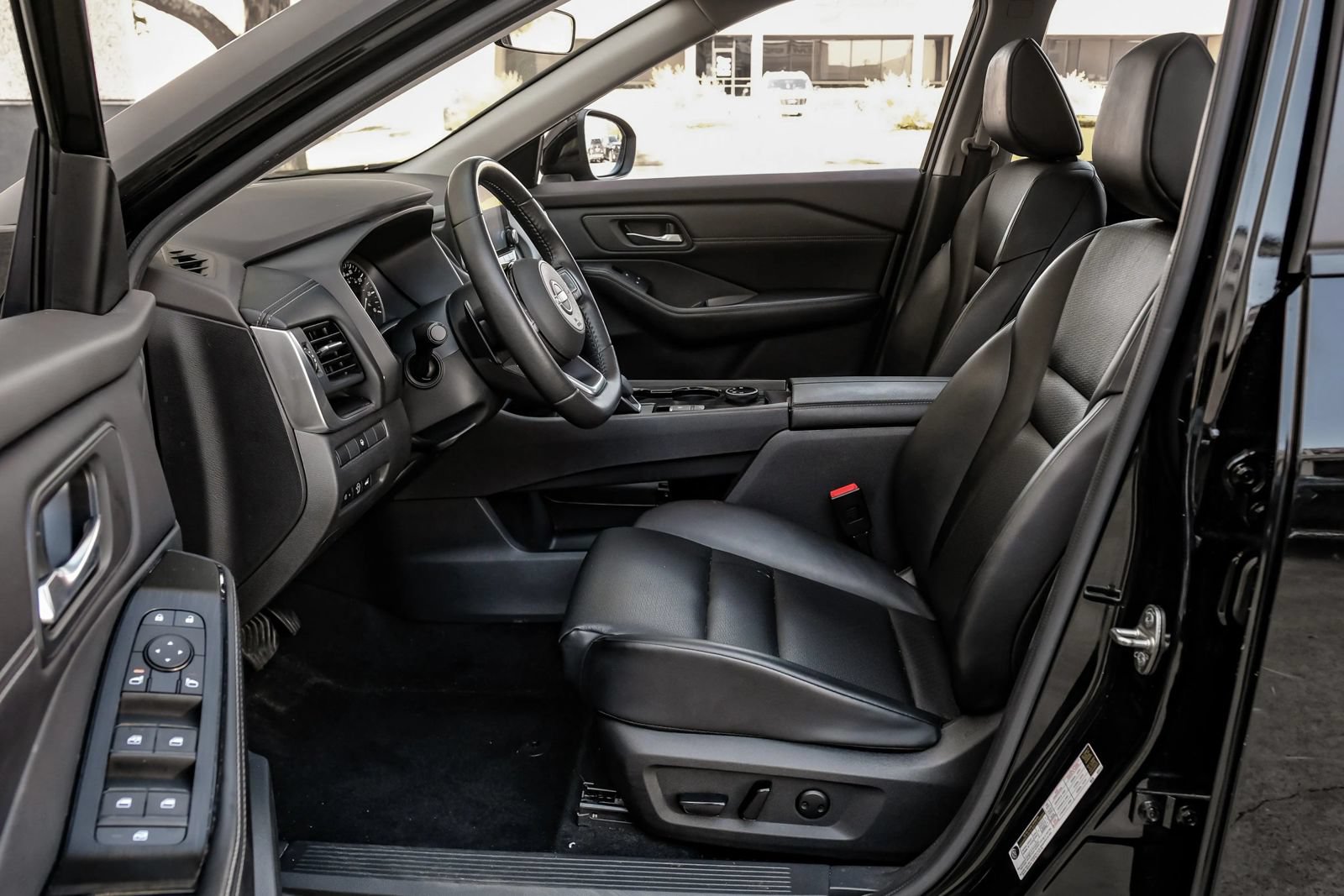 Used 2023 Nissan Rogue SV w/ SV Premium B Package AWD/4WD image 3