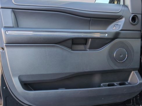 Used 2024 Ford Expedition XLT image 19
