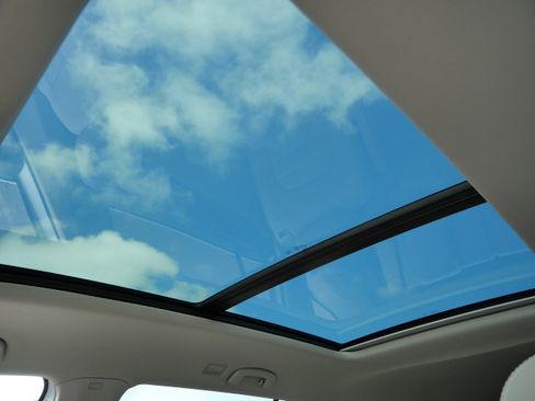 Certified 2025 Volkswagen Atlas SEL image 34