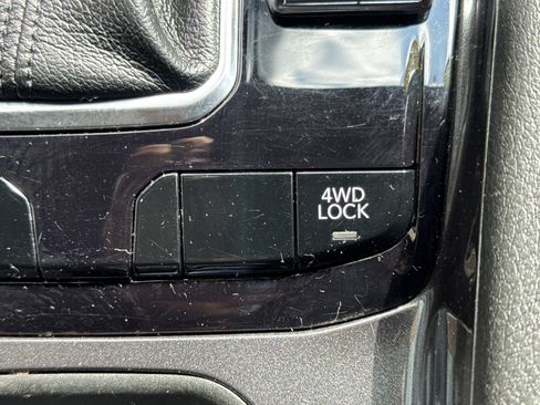 Used 2025 Jeep Compass Latitude AWD/4WD image 14