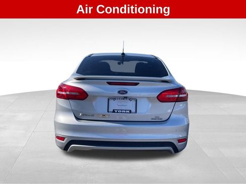 Used 2015 Ford Focus SE w/ SE Sport Package image 4