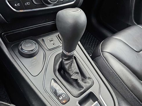 Used 2019 Jeep Cherokee Latitude Plus w/ Cold Weather Group image 15