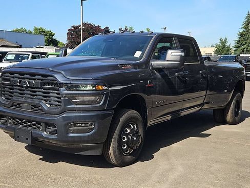New 2026 RAM 3500 Big Horn AWD/4WD image 3