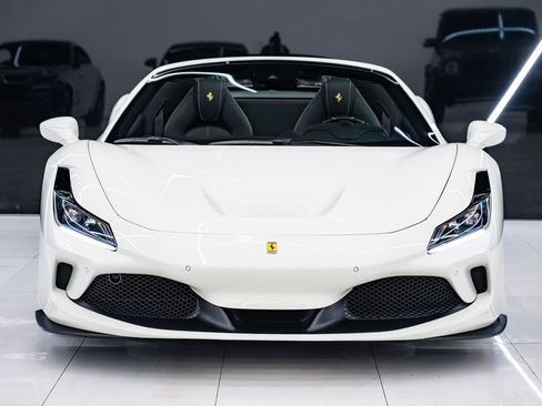 Used 2022 Ferrari F8 Tributo RWD image 5