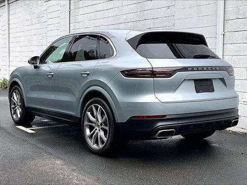 Certified 2022 Porsche Cayenne AWD/4WD image 3