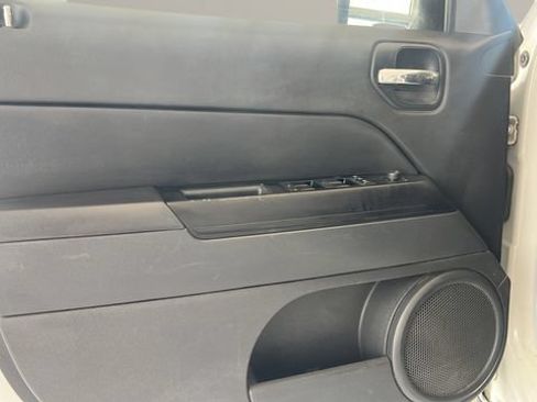 Used 2011 Jeep Patriot Latitude AWD/4WD image 10