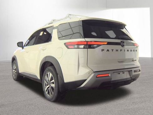 Used 2023 Nissan Pathfinder SL w/ Black Appearance Package AWD/4WD image 3